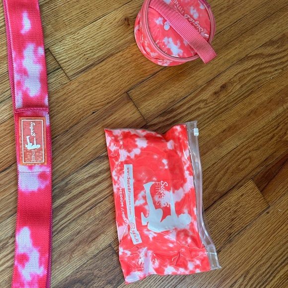 Pink and White Tie-Dye exercise bands - Picture 6 of 7